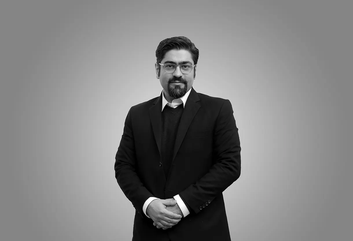 Seyed HamidReza Azimi portrait in 2025, Iranian digital marketing consultant and educator